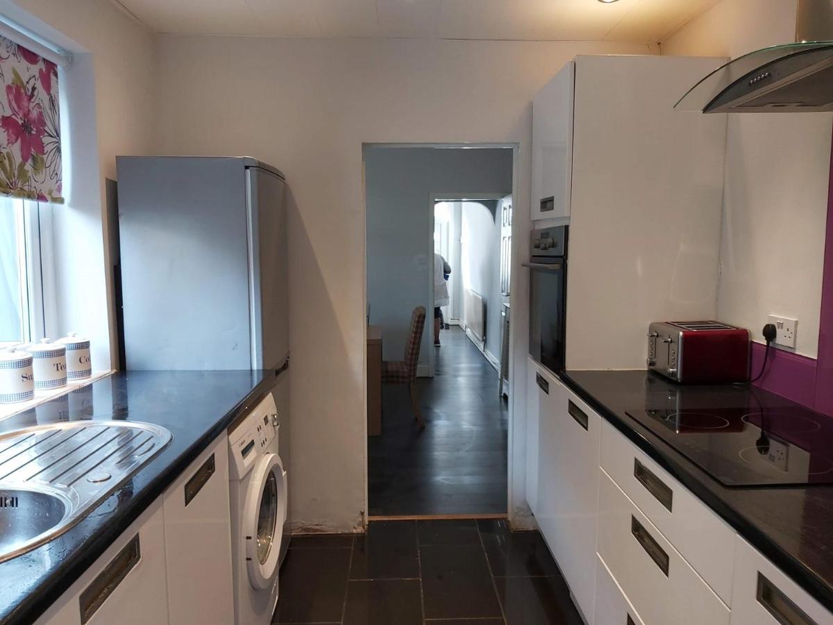 Pearson House - Huku Kwetu 3 Bedroom End Of Terrance House - Family And Business Group Self Catering Accommodation -Huku Kwetu Nottingham Eksteriør bilde