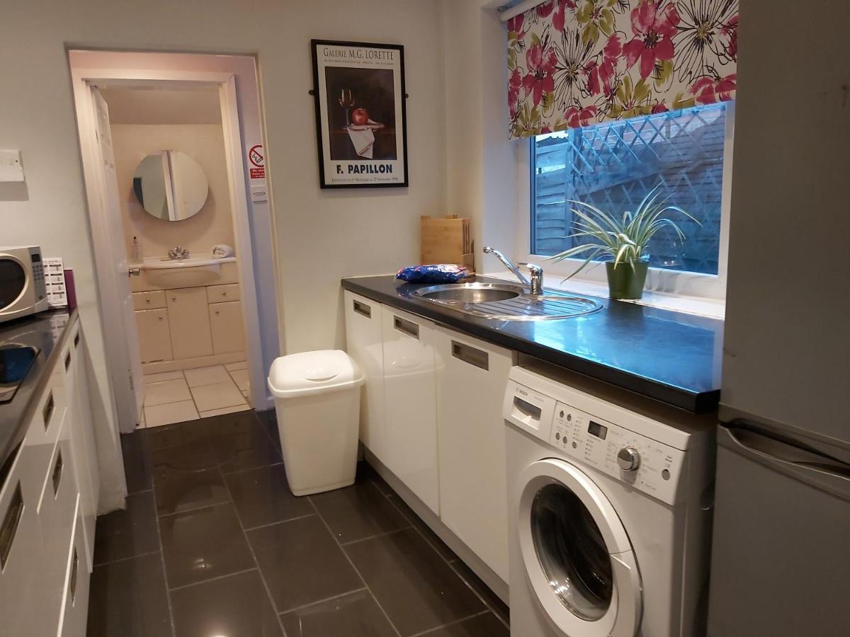 Pearson House - Huku Kwetu 3 Bedroom End Of Terrance House - Family And Business Group Self Catering Accommodation -Huku Kwetu Nottingham Eksteriør bilde