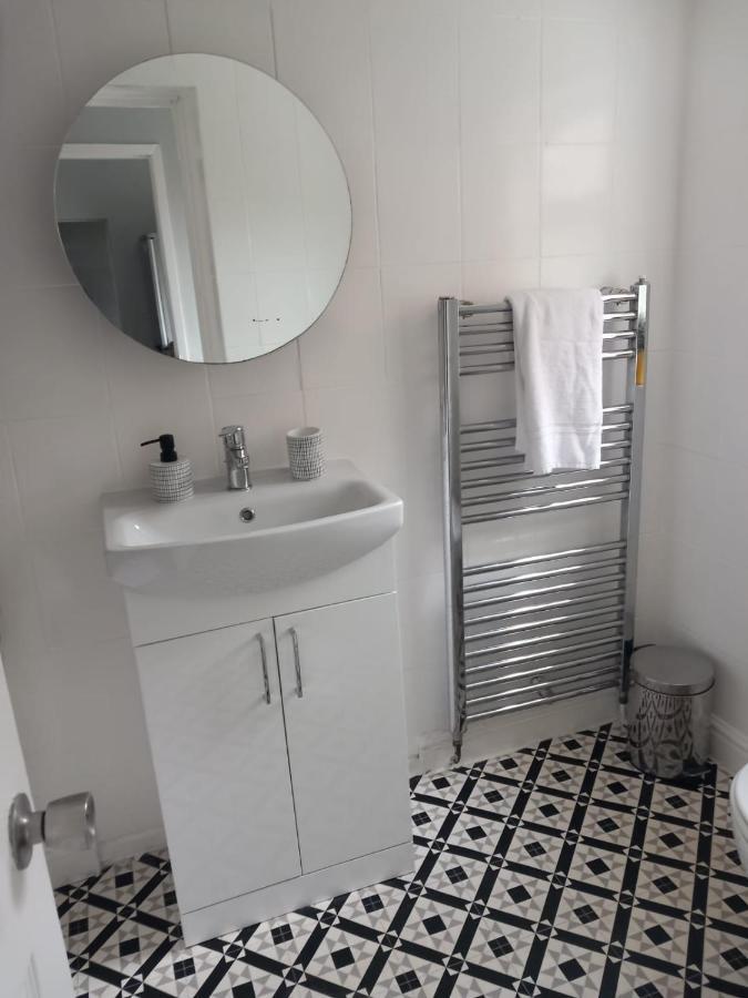 Pearson House - Huku Kwetu 3 Bedroom End Of Terrance House - Family And Business Group Self Catering Accommodation -Huku Kwetu Nottingham Eksteriør bilde
