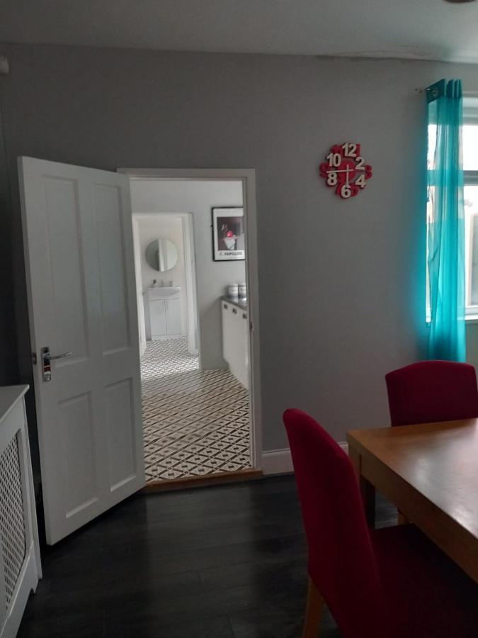 Pearson House - Huku Kwetu 3 Bedroom End Of Terrance House - Family And Business Group Self Catering Accommodation -Huku Kwetu Nottingham Eksteriør bilde