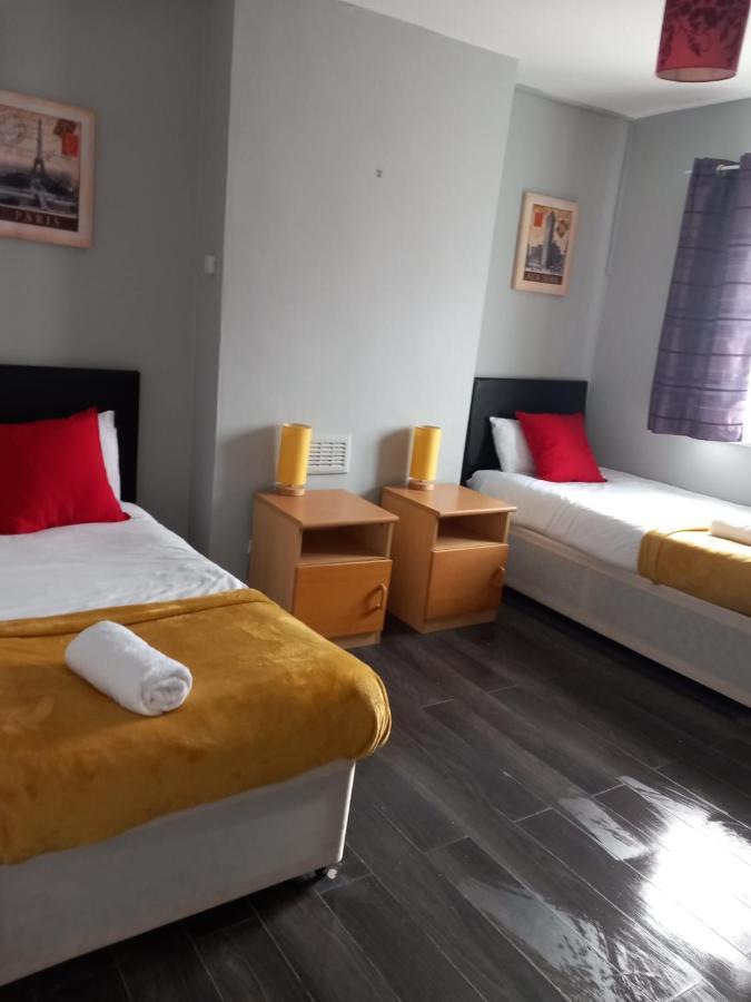Pearson House - Huku Kwetu 3 Bedroom End Of Terrance House - Family And Business Group Self Catering Accommodation -Huku Kwetu Nottingham Eksteriør bilde