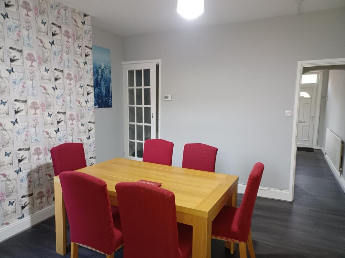 Pearson House - Huku Kwetu 3 Bedroom End Of Terrance House - Family And Business Group Self Catering Accommodation -Huku Kwetu Nottingham Eksteriør bilde